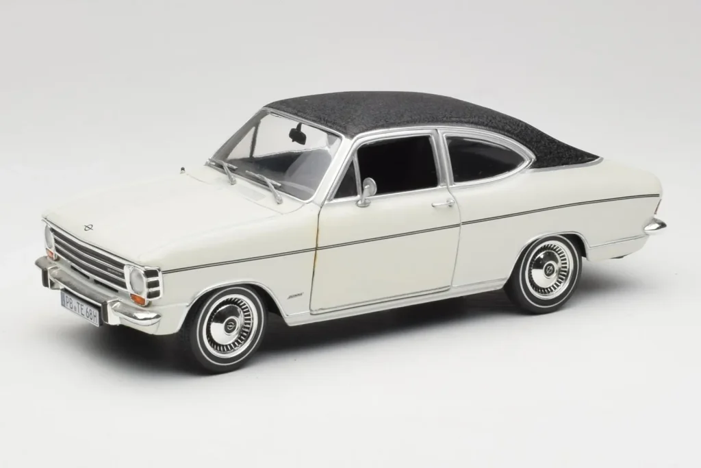 车型 1:18 Opel Olympia A Coupe White Black Revell