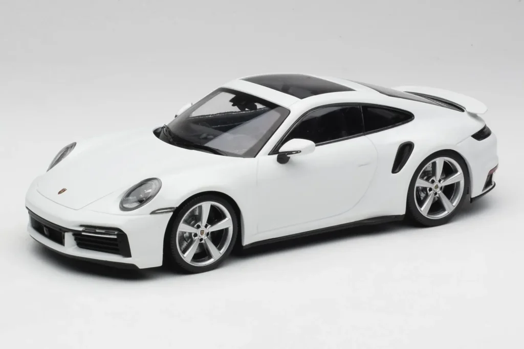 โมเดลรถ 1:18 Porsche 911 992 Turbo S White Concept Minichamps (มือสอง)