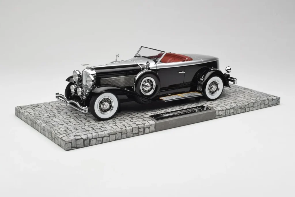 Model 1:18 Duesenberg Model J Torpedo Disappearing Top Convertible Coupe Silver Black Minichamps