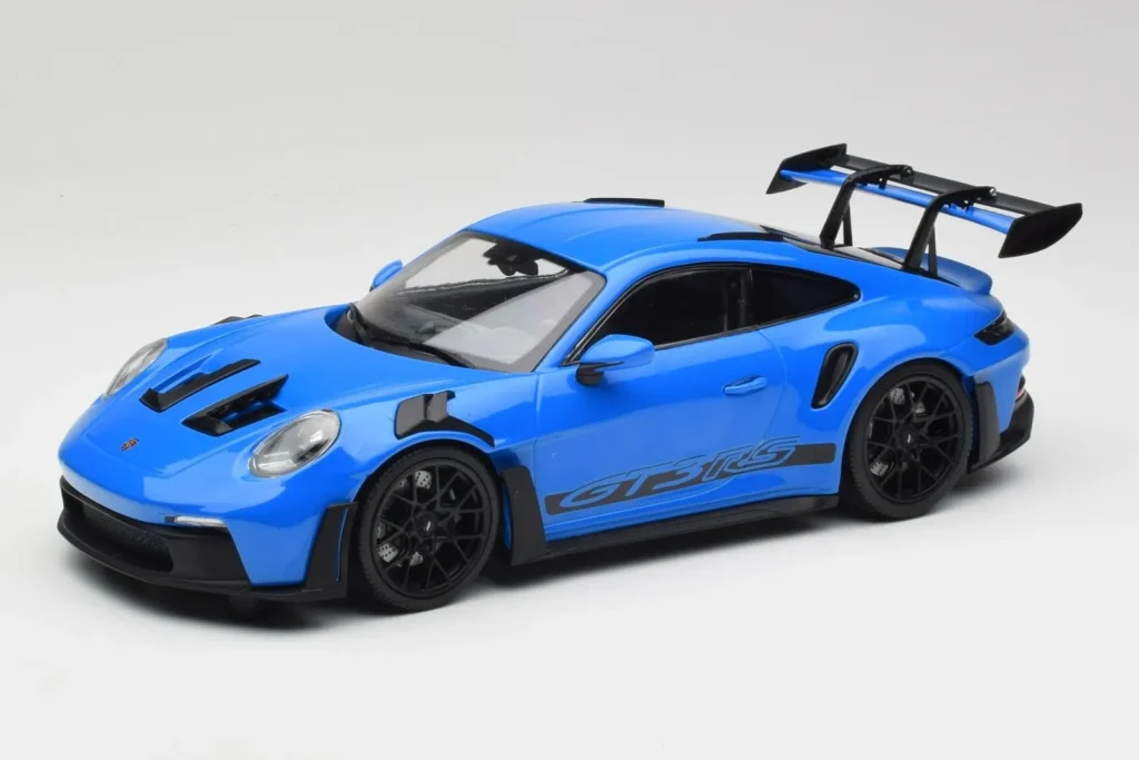 โมเดลรถ 1:18 Porsche 911 992 GT3 RS Shark Blue & Black Wheels Minichamps (มือสอง)