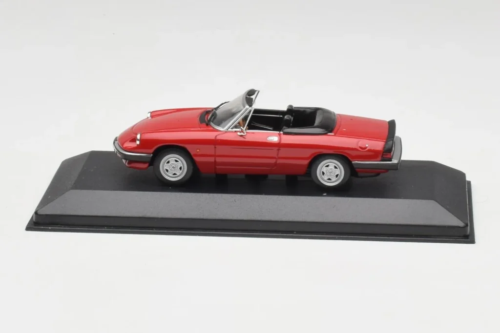 车型 1:43 Alfa Romeo Spider Alfa 年 2000 红色 Minichamps