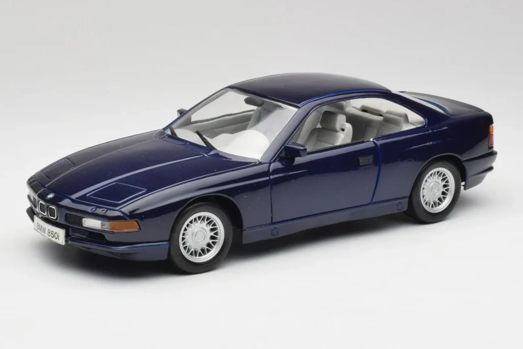 Model 1:18 BMW E31 850i Mauritius blue Maisto