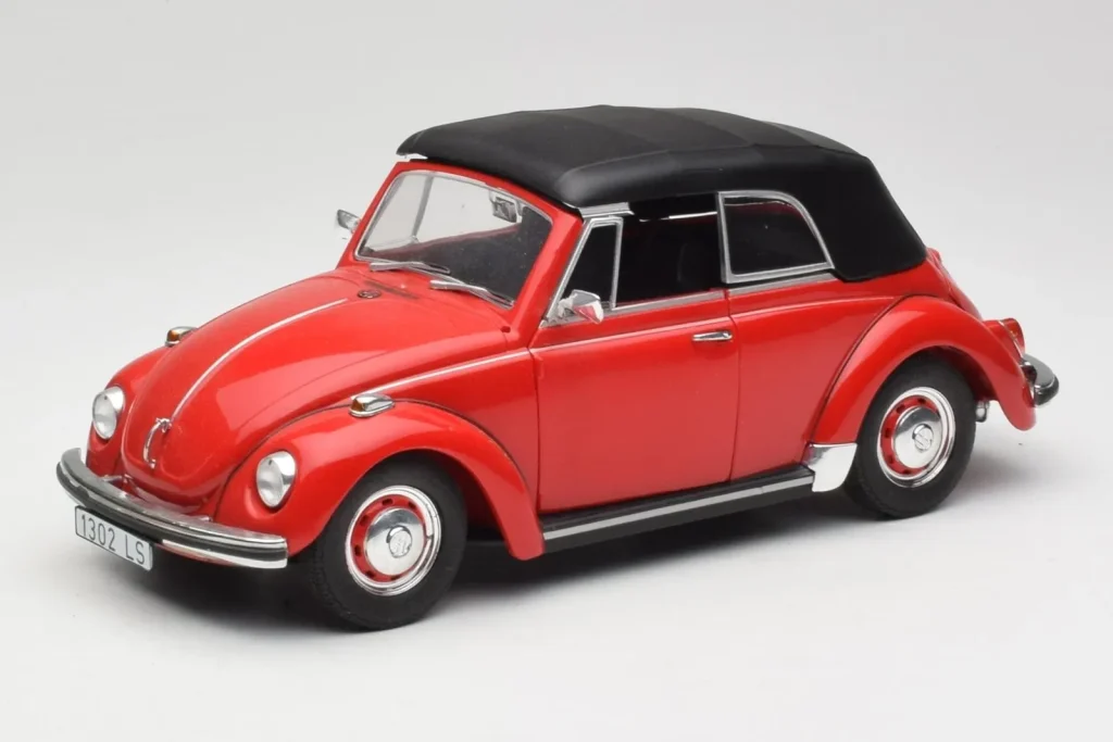 โมเดลรถ 1:18 Volkswagen 1302 LS Cabriolet สีแดง Revell (มือสอง)
