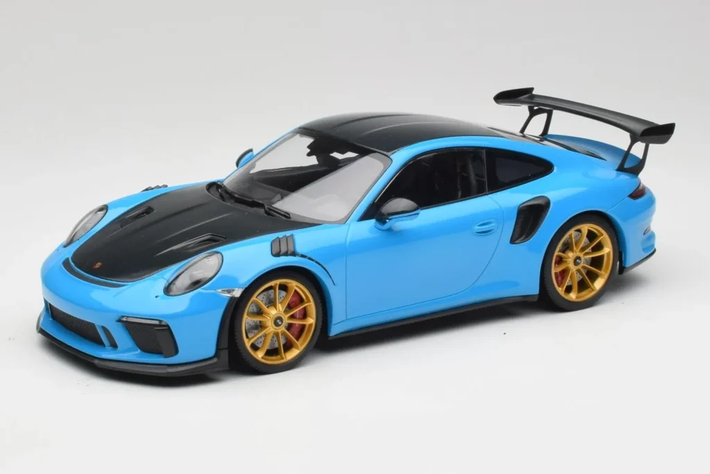 โมเดลรถ 1:18 Porsche 911 991.2 GT3 RS Weissach Package Blue & Golden Wheels Minichamps (มือสอง)