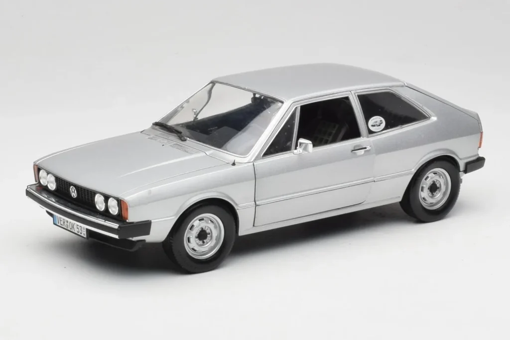 โมเดลรถ 1:18 Volkswagen Scirocco GT Mk1 สีเงินเมทัลลิก Revell (มือสอง)