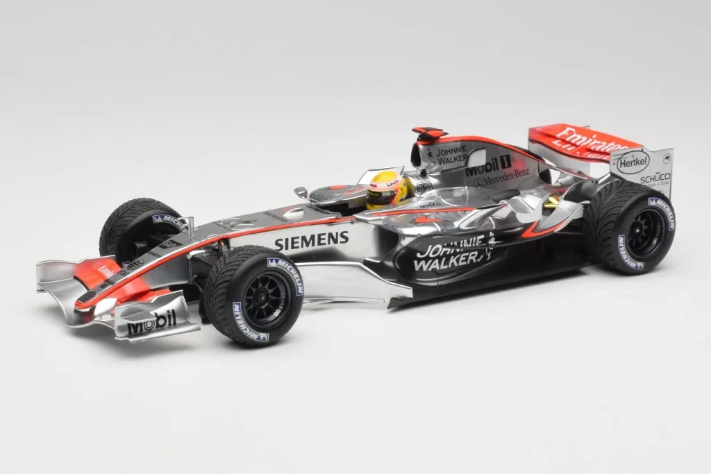โมเดลรถ 1:18 McLaren MP4-21 L. Hamilton Silverstone Test ปี 2006 Minichamps (มือสอง)