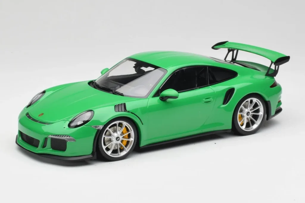 โมเดลรถ 1:18 Porsche 911 991.1 GT3 RS Lizard Green & Silver Wheels Minichamps (มือสอง)