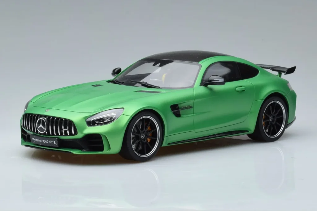 โมเดลรถ 1:18 Mercedes AMG GT R สีเขียว GT Spirit (มือสอง)