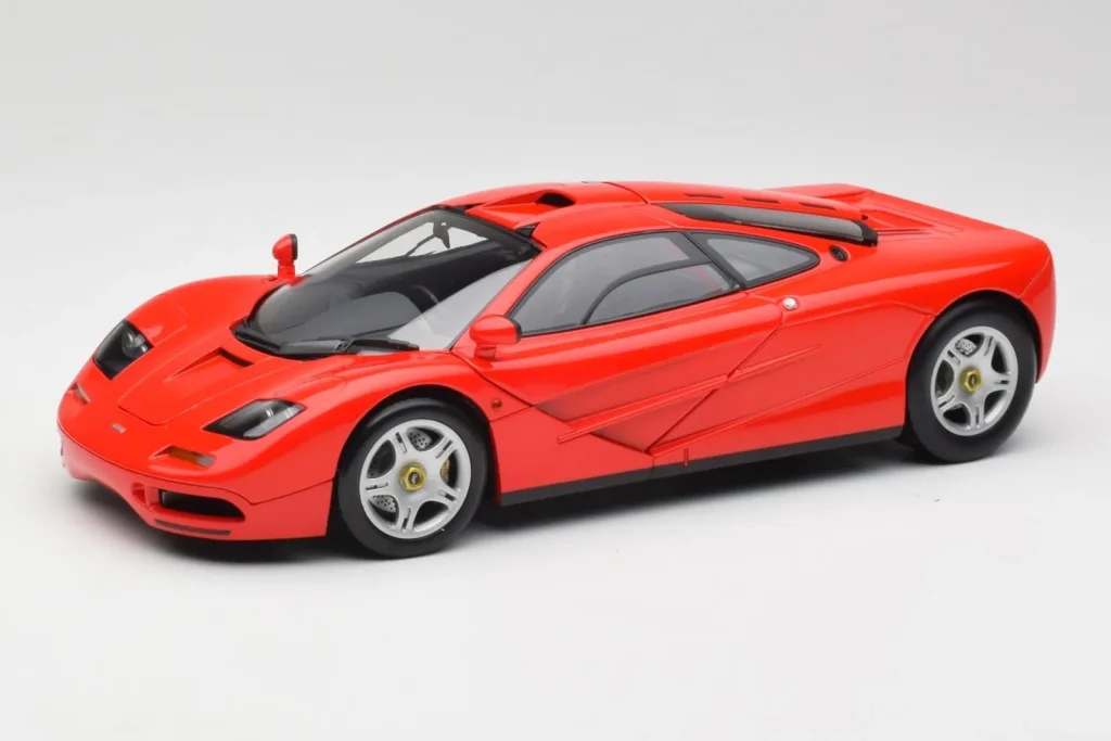 โมเดลรถ 1:18 McLaren F1 Magma สีแดง Minichamps (มือสอง)