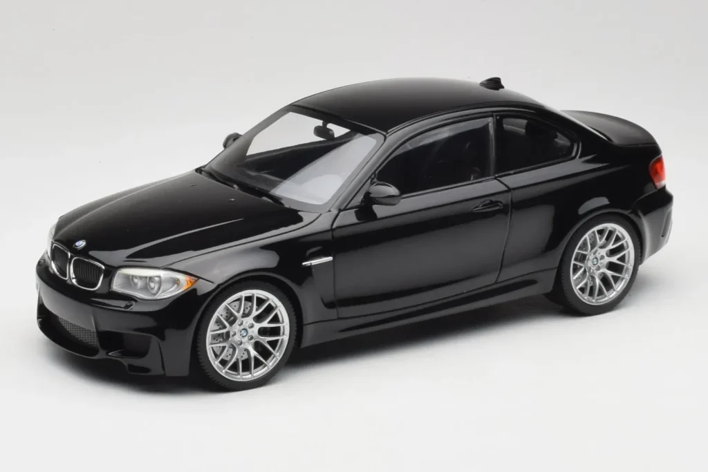 โมเดลรถ 1:18 BMW 1M Coupe E82 สีดำเมทัลลิก Minichamps (มือสอง)