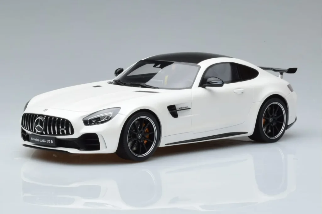 โมเดลรถ 1:18 Mercedes AMG GT R สีขาว GT Spirit (มือสอง)