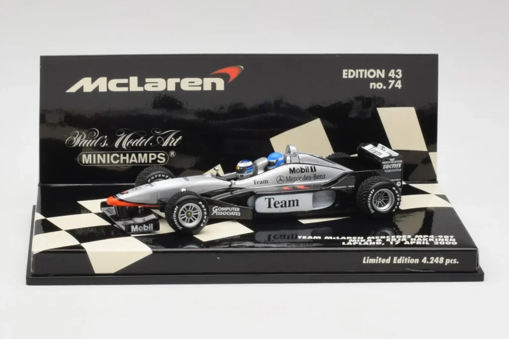 โมเดลรถ 1:43 McLaren MP4/98T 2-Seater M. Hakkinen / E. Hakkinen F1 ปี 2000 Minichamps (มือสอง)