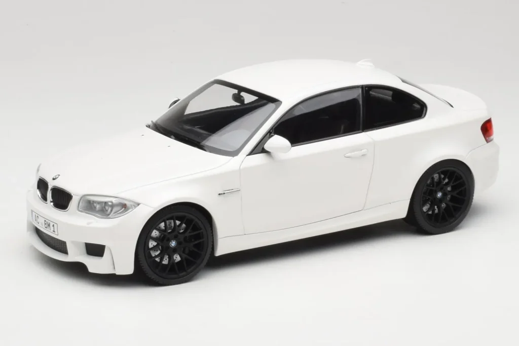 Model 1:18 BMW 1M Coupe E82 white Minichamps