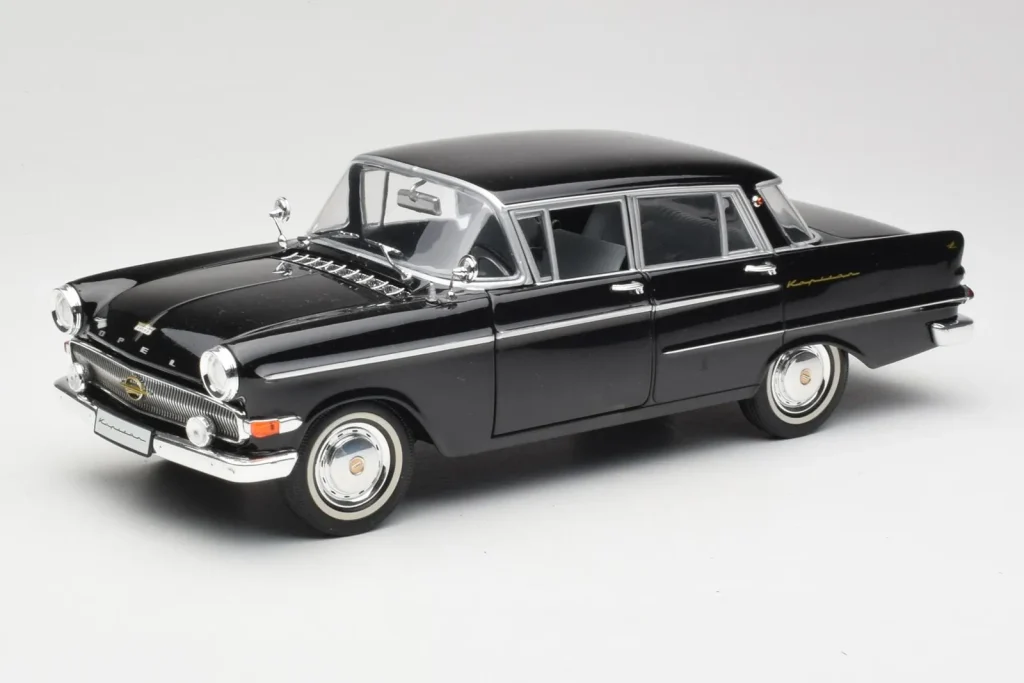 Model 1:18 Opel Kapitan P1 Black Revell