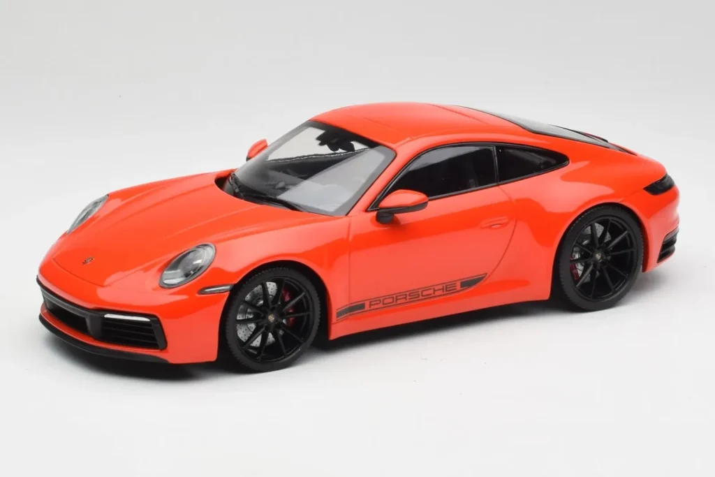 โมเดลรถ 1:18 Porsche 911 992 Carrera 4S Lava สีส้ม Minichamps (มือสอง)