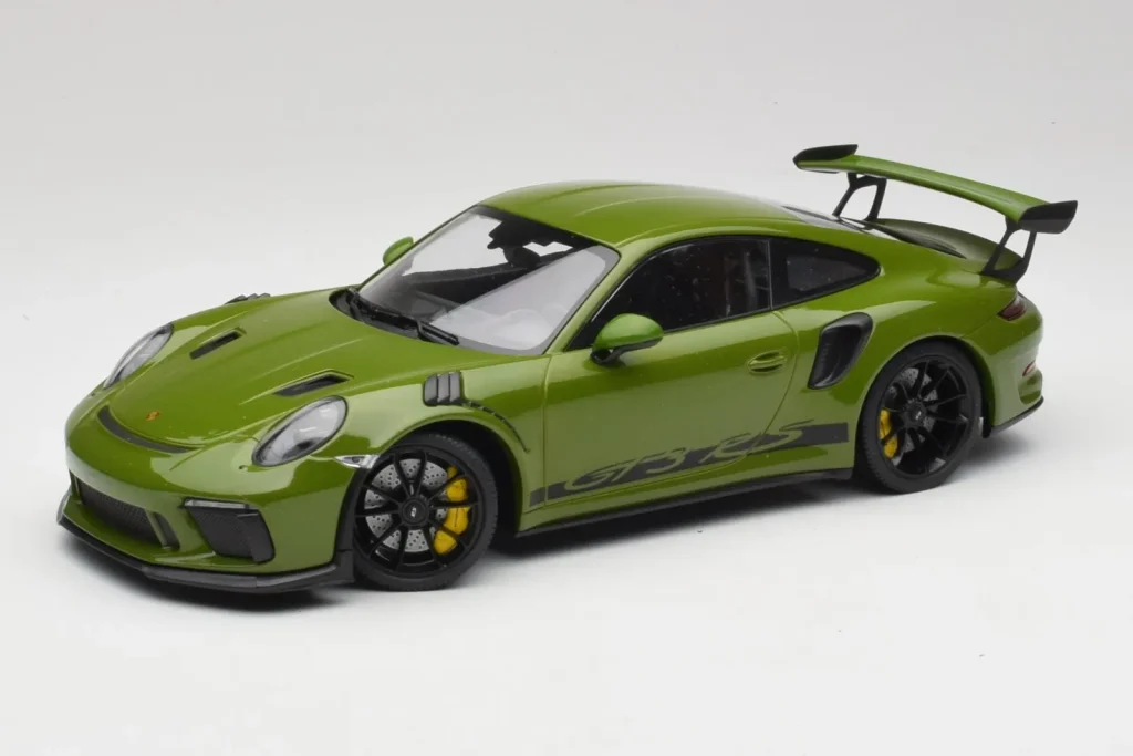 โมเดลรถ 1:18 Porsche 911 991.2 GT3 RS Lizard Green With Black Wheels Minichamps (มือสอง)