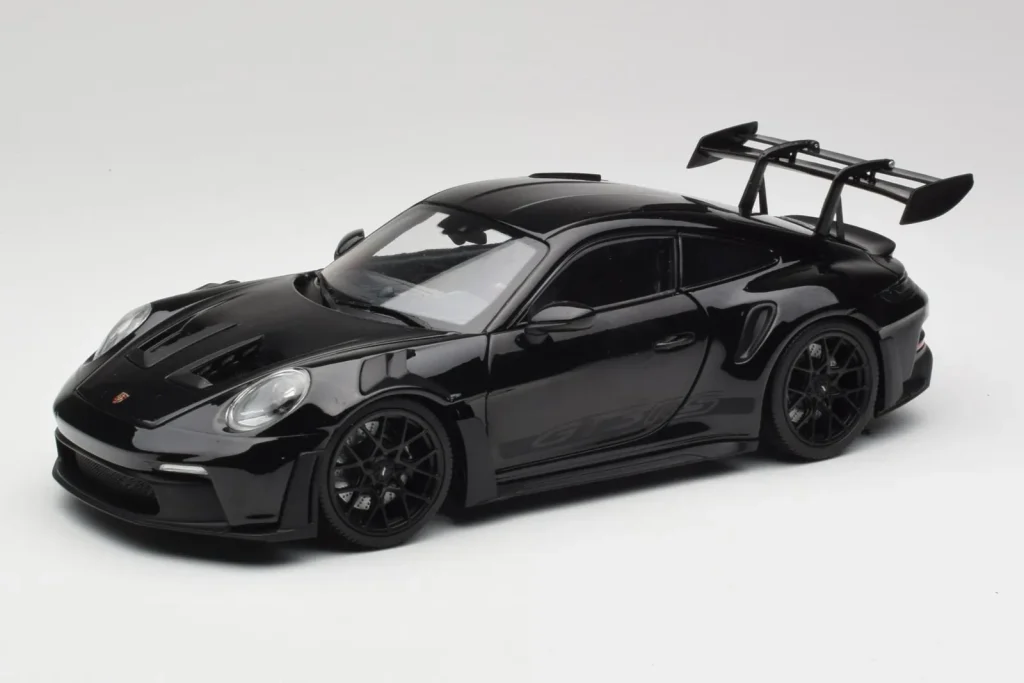โมเดลรถ 1:18 Porsche 911 992 GT3 RS Black & Black Wheels Concept Minichamps (มือสอง)