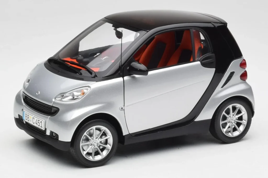 车型 1:18 Smart Fortwo Coupe W451 Silver & Black Minichamps