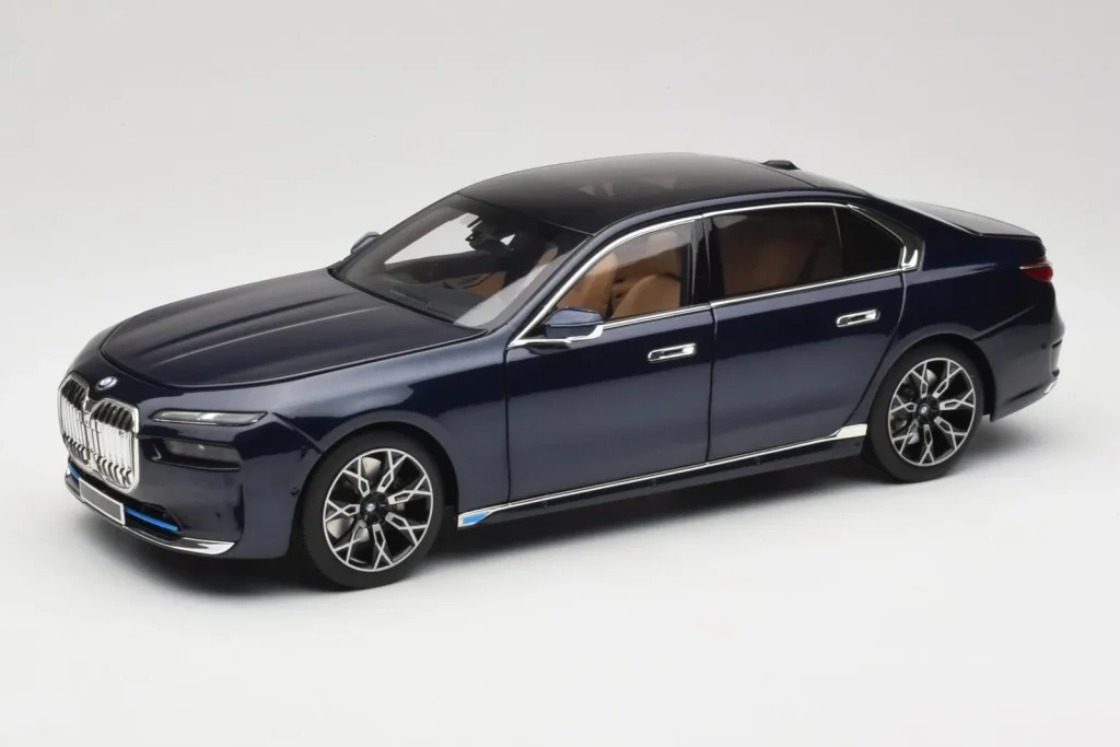 车型 1:18 BMW i7 G70 金属蓝 Minichamps