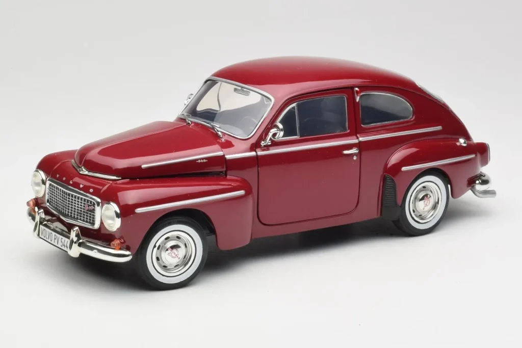 Model 1:18 Volvo PV544 Cherry red Revell