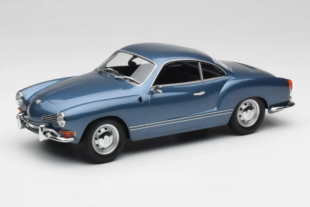 โมเดลรถ 1:18 Volkswagen Karmann Ghia Coupe Neptune สีน้ำเงิน Minichamps (มือสอง)