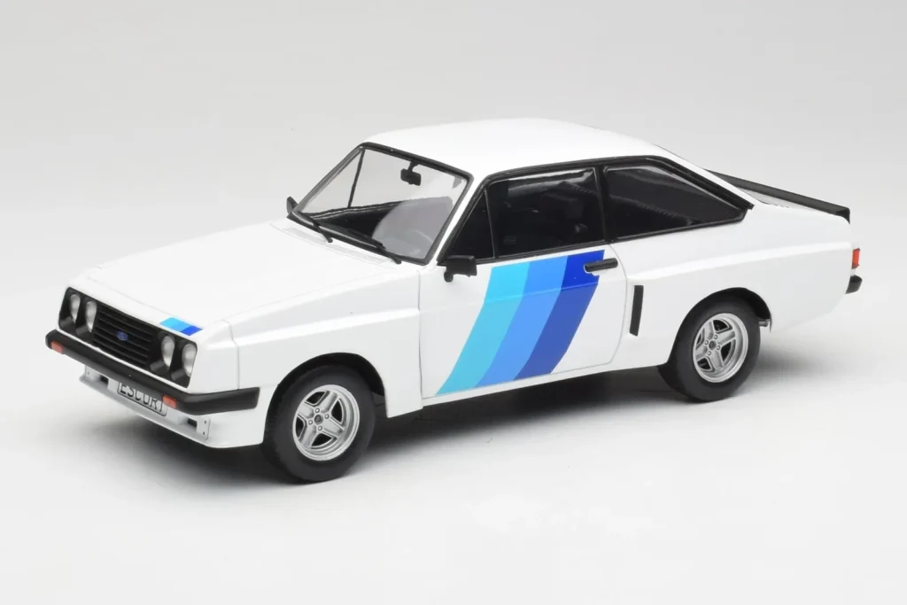 车型 1:18 Ford Escort Mk2 RS X-Pack Diamond White & Blue Decor 年 2000 MCG