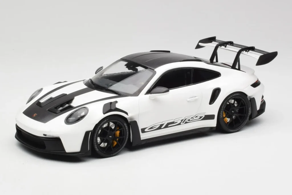 โมเดลรถ 1:18 Porsche 911 992 GT3 RS White & Black Wheels Minichamps (มือสอง)