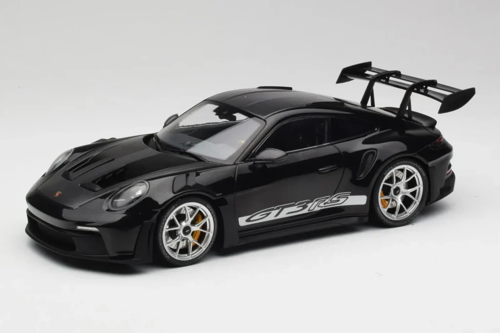 โมเดลรถ 1:18 Porsche 911 992 GT3 RS Black With Silver Wheels Minichamps (มือสอง)