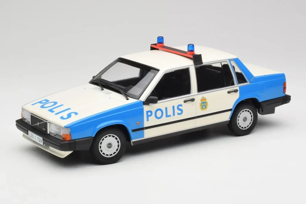 Model 1:18 Volvo 740 GL Swedish Police Minichamps