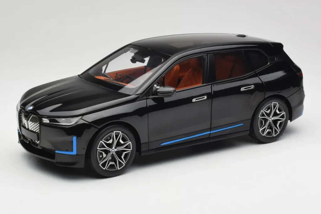 车型 1:18 BMW iX Sapphire 黑色 Minichamps