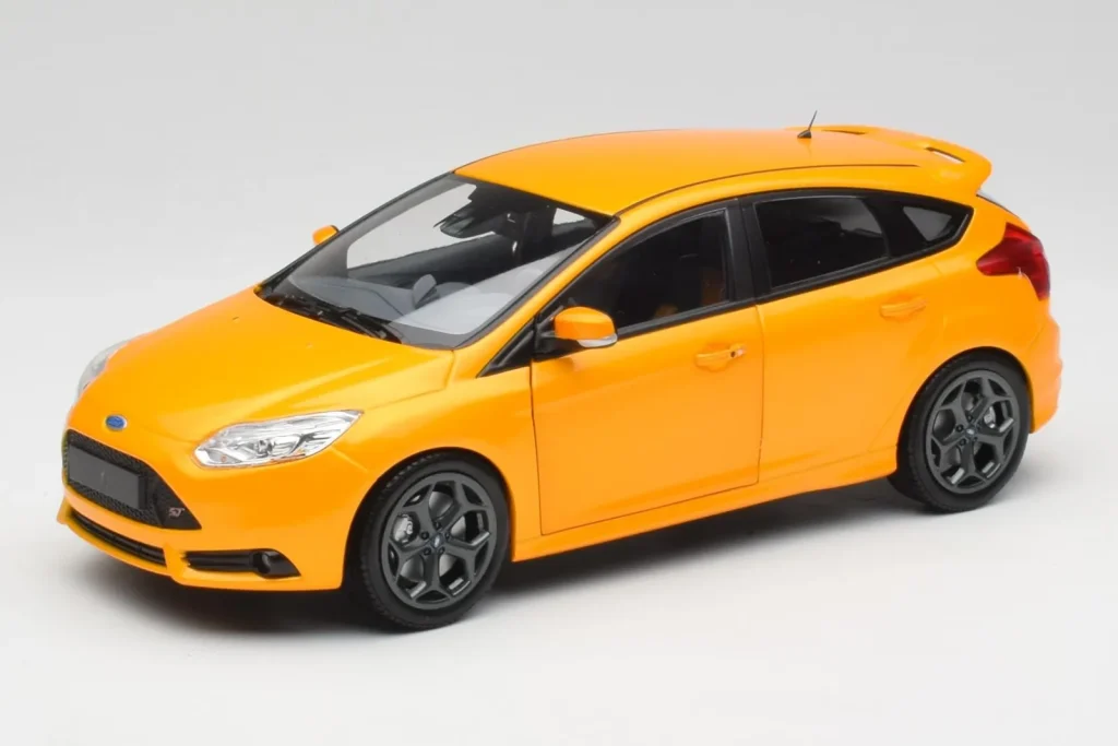 โมเดลรถ 1:18 Ford Focus ST Mk2 Tangerine Scream Minichamps (มือสอง)