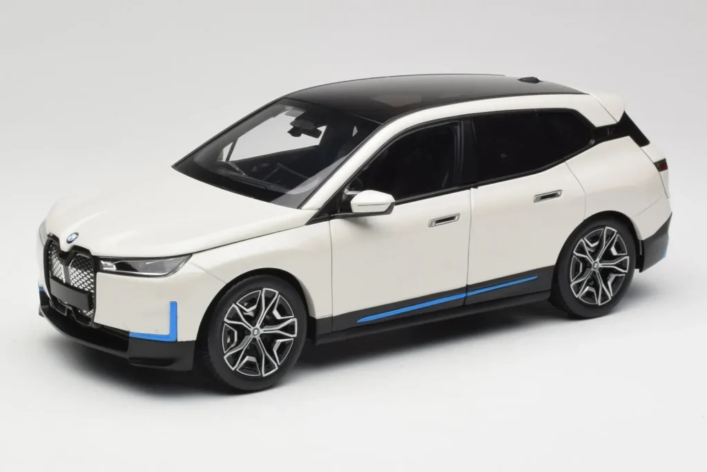 车型 1:18 BMW iX Alpine 白色 Minichamps