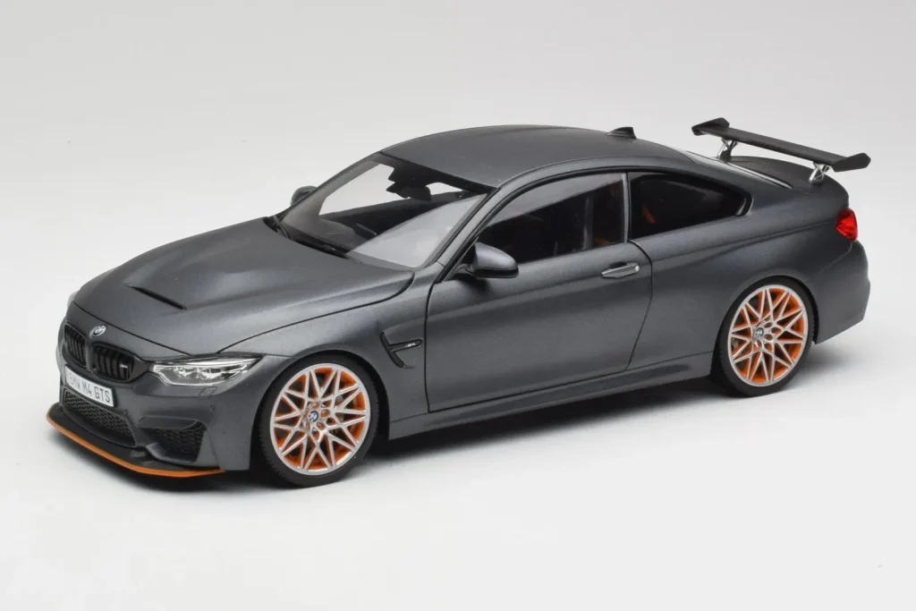 โมเดลรถ 1:18 BMW M4 F82 GTS Frozen สีเทา Minichamps (มือสอง)