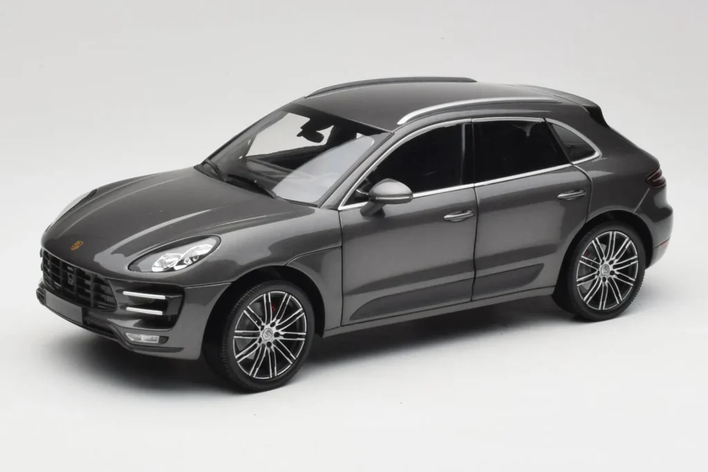โมเดลรถ 1:18 Porsche Macan Turbo 95B สีเทาเมทัลลิก Minichamps (มือสอง)