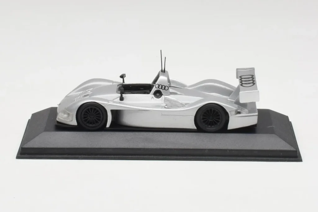โมเดลรถ 1:43 Audi R10 Concept Ice สีเงินเมทัลลิก Minichamps (มือสอง)