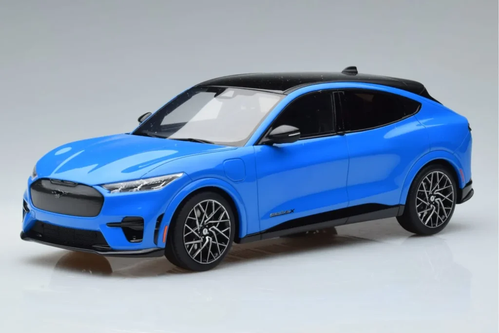 โมเดลรถ 1:18 Ford Mustang Mach-E GT Performance สีน้ำเงิน Otto