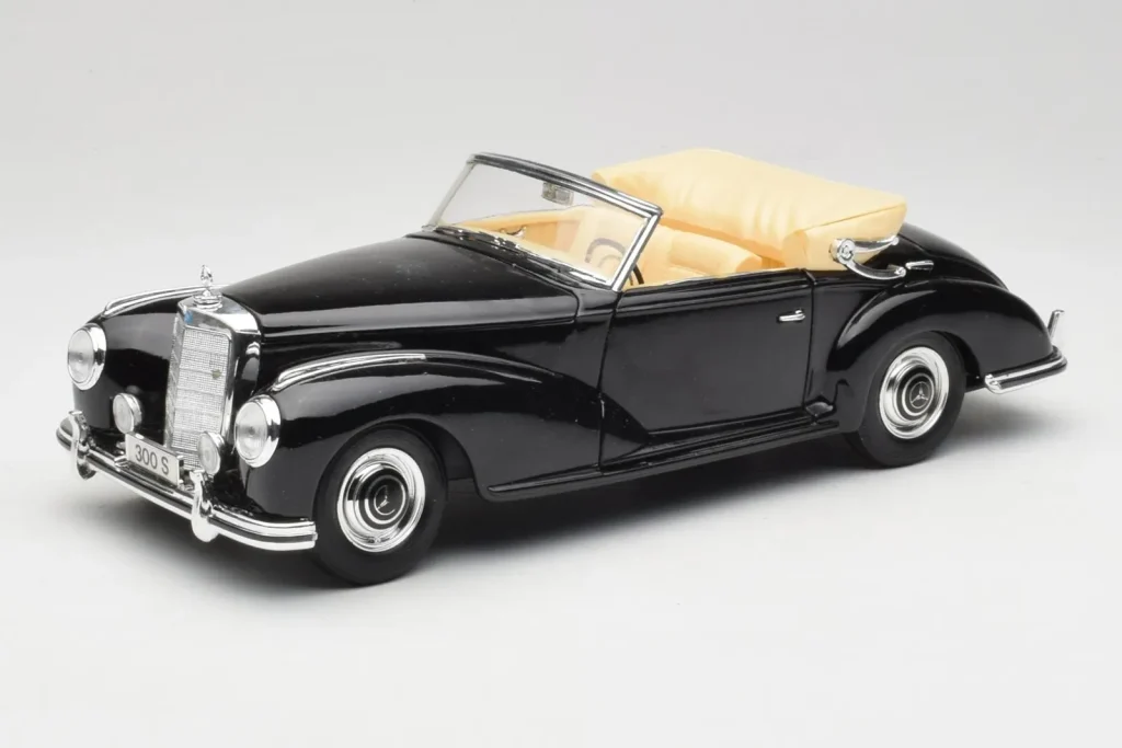 โมเดลรถ 1:18 Mercedes 300 S W188 Cabriolet สีดำ Tchibo (มือสอง)