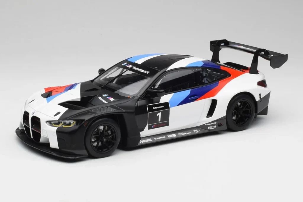 โมเดลรถ 1:18 BMW M4 GT3 Presentation Car ปี 2021 Minichamps (มือสอง)