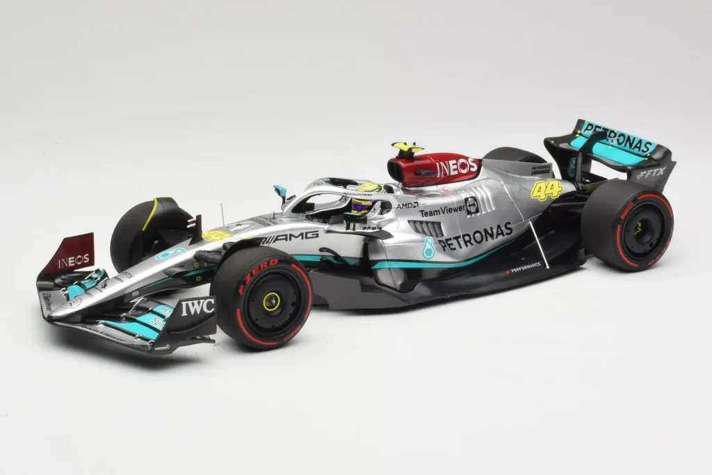 โมเดลรถ 1:18 Mercedes AMG W13 E Performance Petronas #44 L. Hamilton Spanish GP ปี 2022 Minichamps (มือสอง)