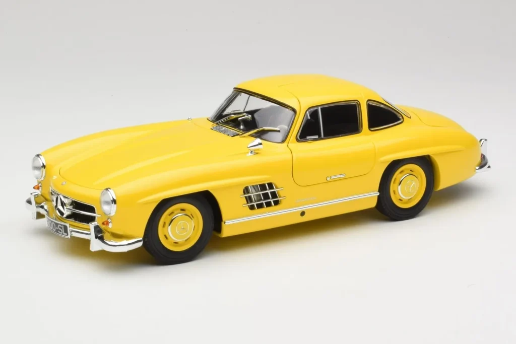โมเดลรถ 1:18 Mercedes 300 SL W198 Light Yellow Minichamps (มือสอง)