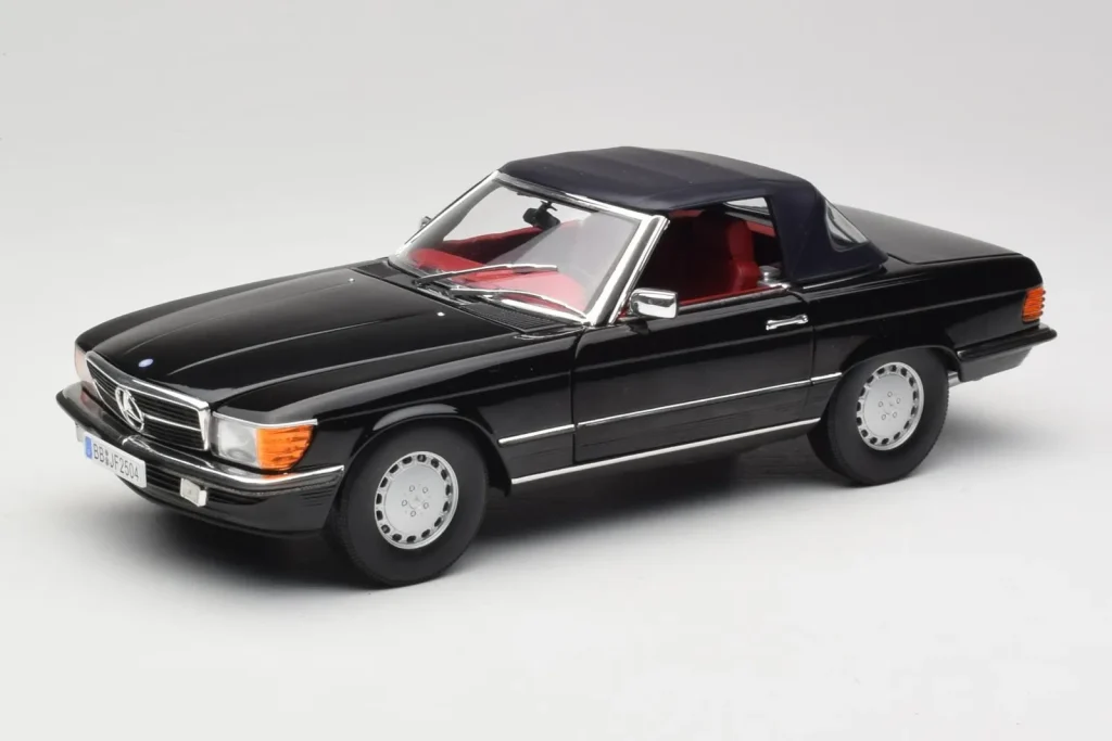 โมเดลรถ 1:18 Mercedes 300 SL R107 สีดำ Norev (มือสอง)