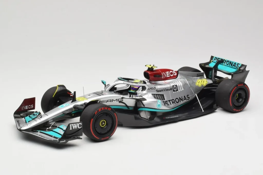 โมเดลรถ 1:18 Mercedes AMG W13 E Performance Petronas #44 L. Hamilton Brazilian GP ปี 2022 Minichamps