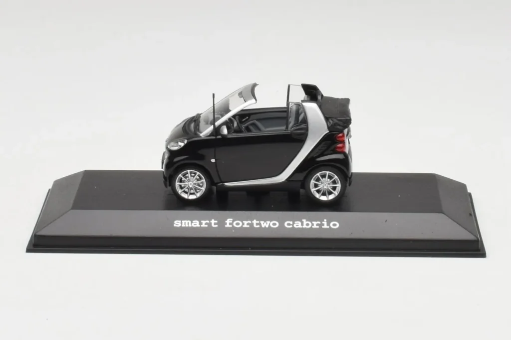 车型 1:43 Smart Fortwo Cabrio Deep Black Minichamps