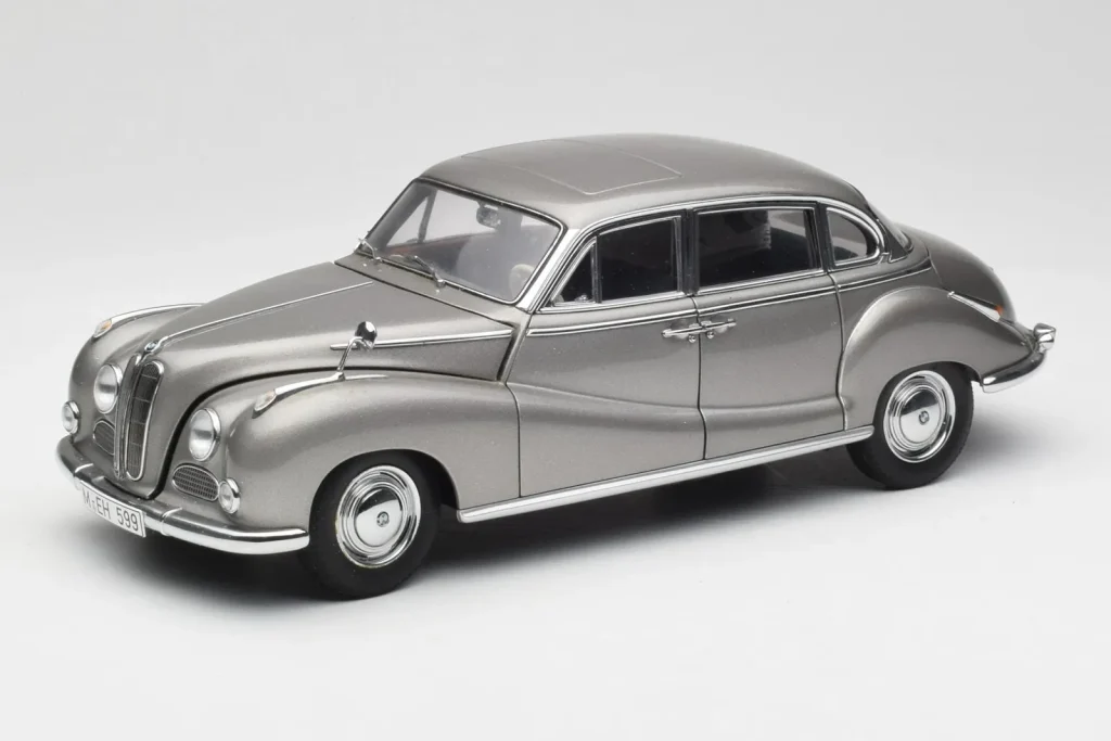 โมเดลรถ 1:18 BMW 502 2.6 Luxus Silver Beige Metallic AUTOart (มือสอง)