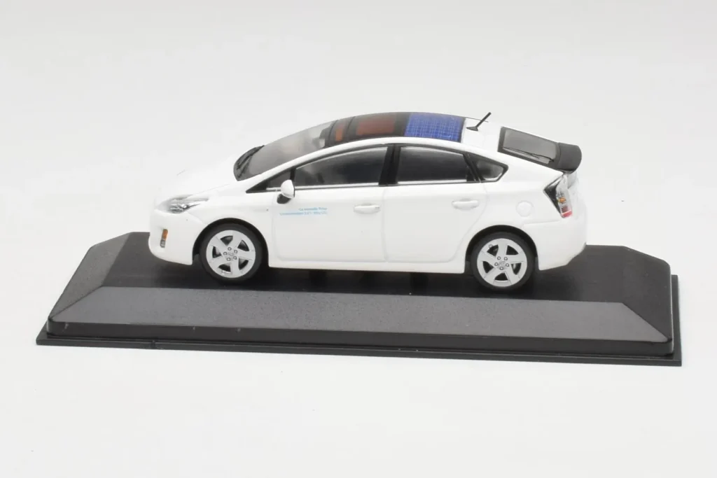 โมเดลรถ 1:43 Toyota Prius XW30 Super สีขาว Minichamps (มือสอง)