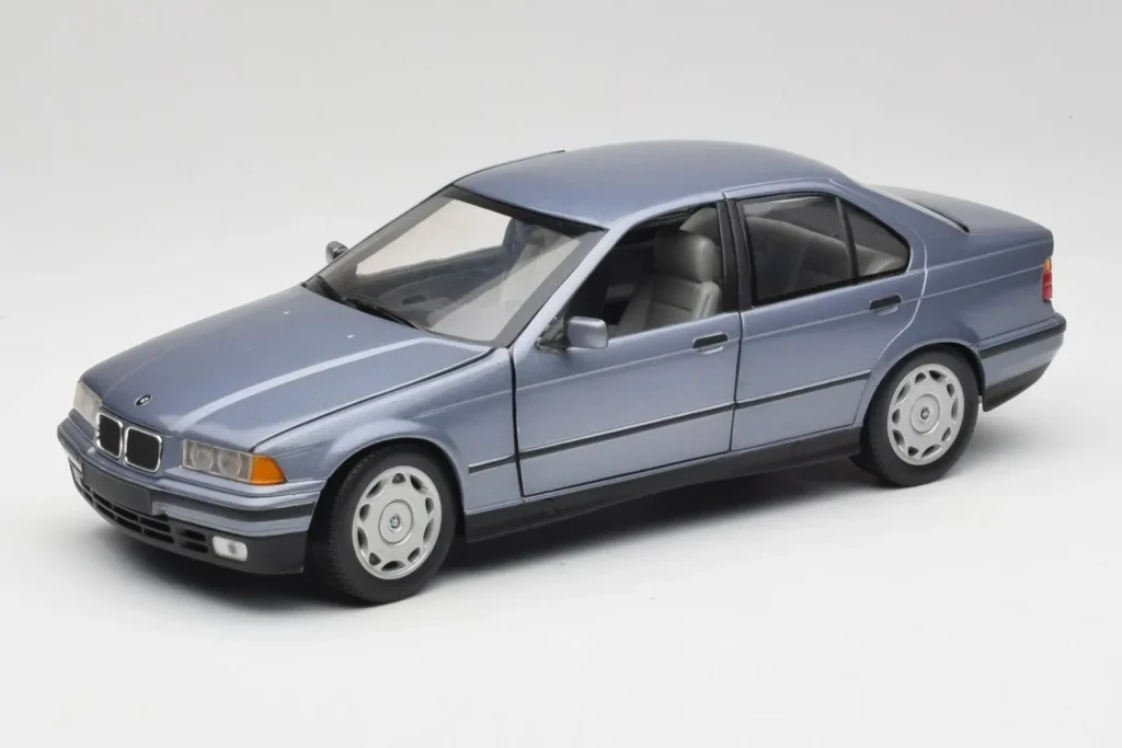 โมเดลรถ 1:18 BMW 3-Series E36 Avus สีน้ำเงิน UT Models (มือสอง)