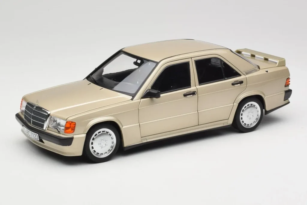 โมเดลรถ 1:18 Mercedes 190E W201 2.3-16 Smoke สีเงินเมทัลลิก Norev