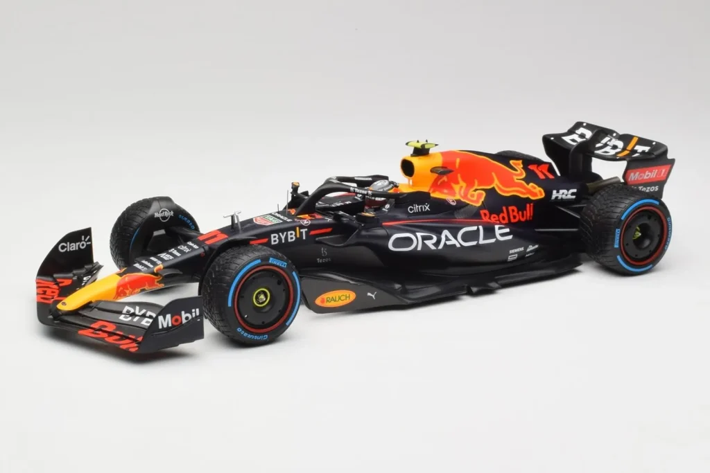 车型 1:18 Oracle Red Bull Racing RB18 #11 S. Perez Monaco GP Winner Rain Tyre Version 年 2022 Minichamps