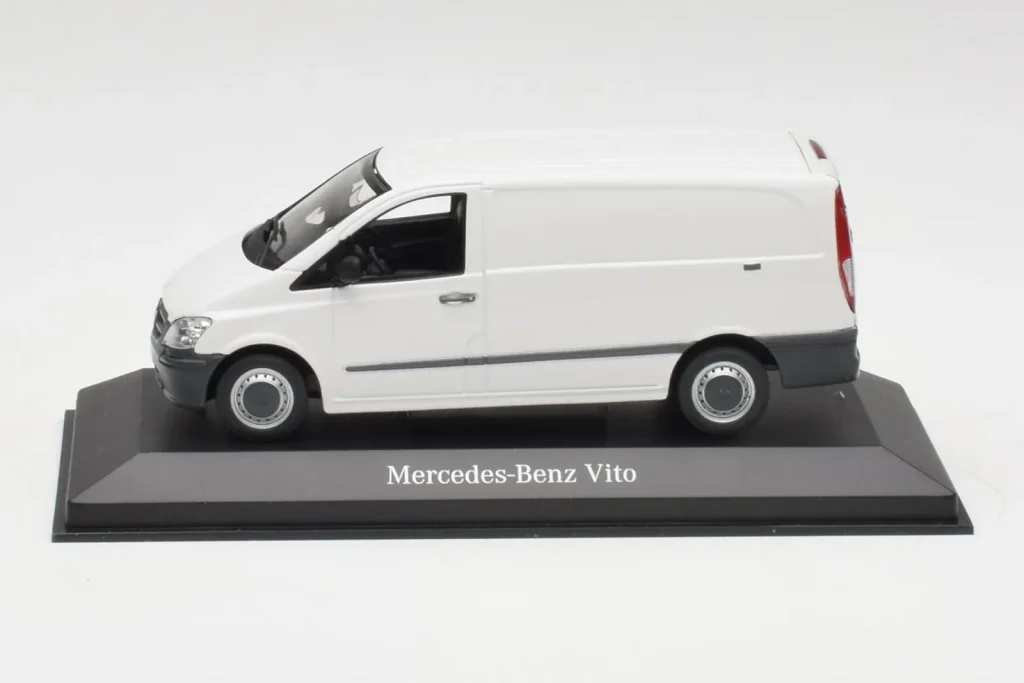 โมเดลรถ 1:43 Mercedes Vito Arctic สีขาว Minichamps (มือสอง)