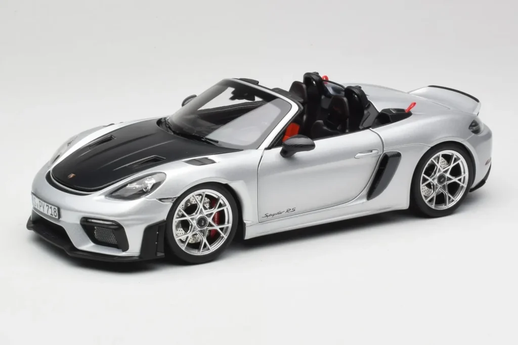 โมเดลรถ 1:18 Porsche 718 Spyder RS Weissach Pack GT-Silver Metallic Norev
